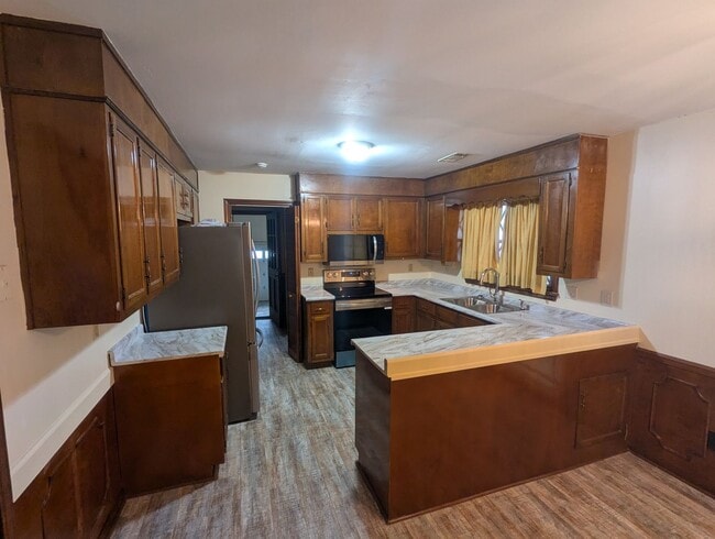 Building Photo - 4750 Heatherwood Dr