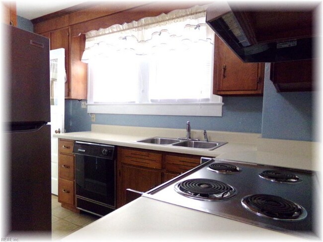 Building Photo - 106 Algonquin Rd