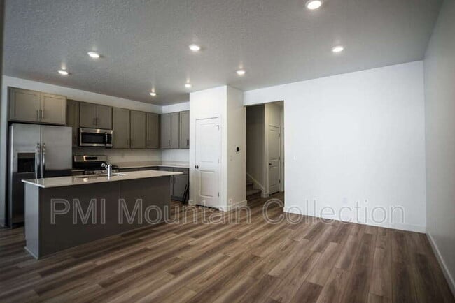 Building Photo - 2484 Wildwood Ln