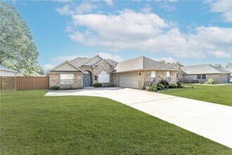 Building Photo - 213 Shane Dr