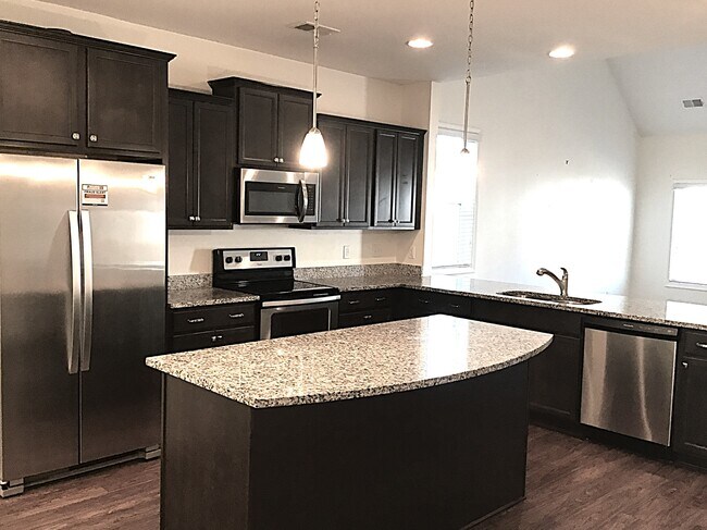 Foto del edificio - 530 Lateleaf Dr