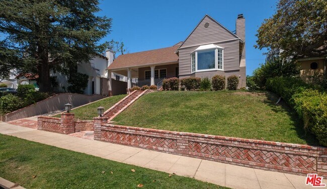 Foto del edificio - 10707 Wellworth Ave