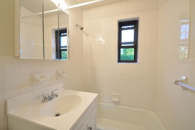 Building Photo - 43rd Avenue