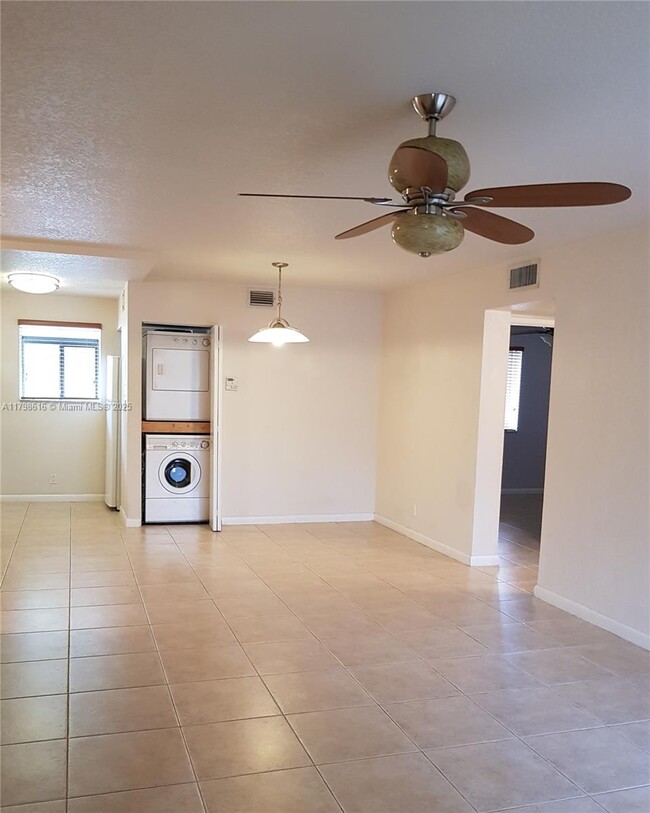 Building Photo - 509 Gardens Dr