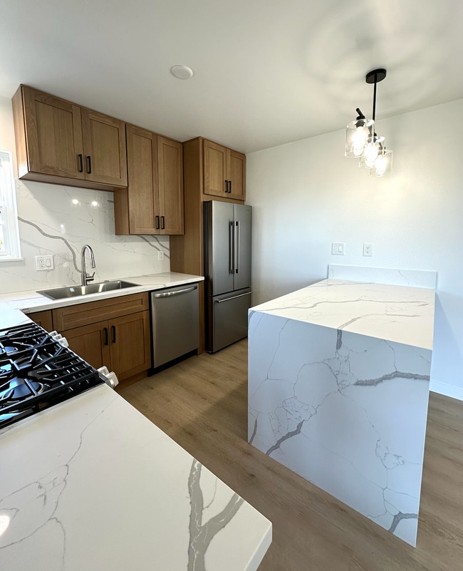 Building Photo - 3881 Ecochee Ave