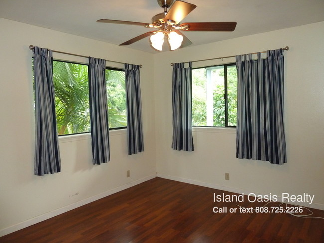 Building Photo - 3500 Malina Pl