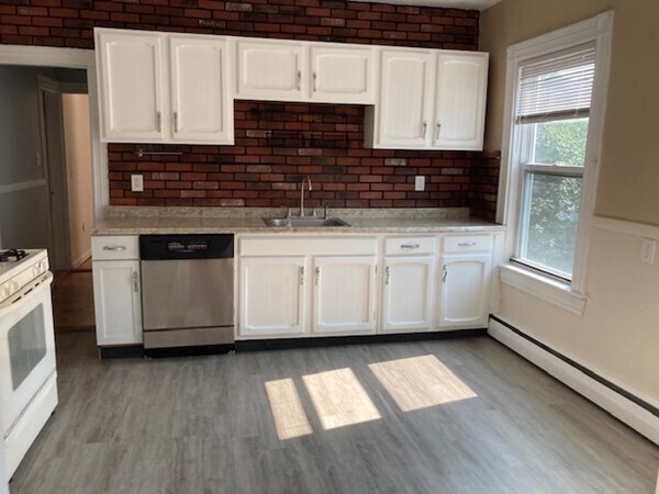 Building Photo - 18 White St Pl