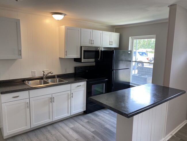 Kitchen - 1006 W Main St