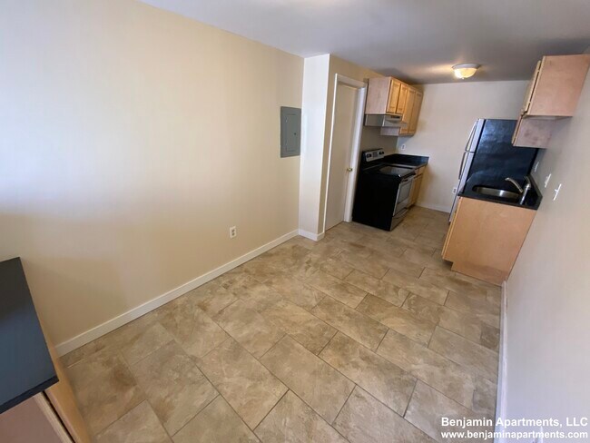 Building Photo - 385 Dorchester St