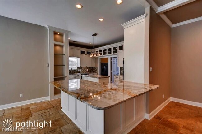 Foto del edificio - 4 br, 3 bath House - 114 Lake Forest Court...