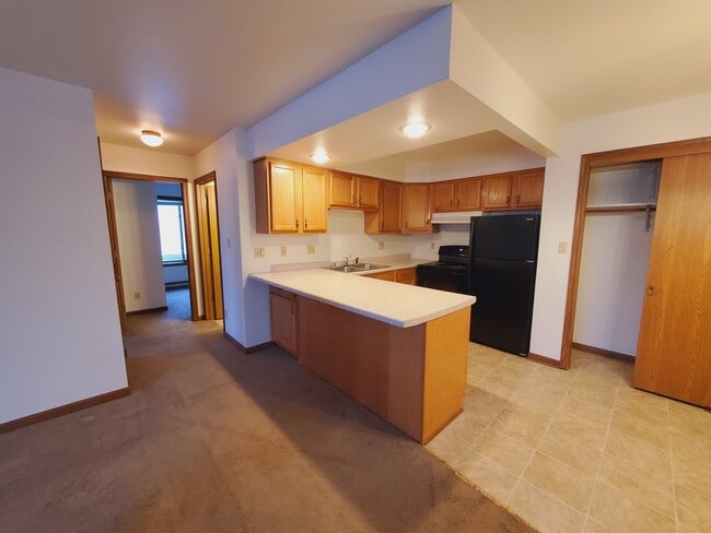 Kitchen - 1412 Meadow Ln