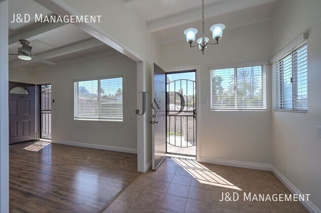 Building Photo - 360 Peters Dr
