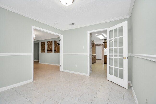 Building Photo - 2818 Colonial Dr