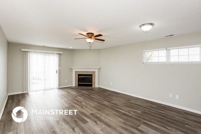 Foto del edificio - 4550 Riverbrook Ln