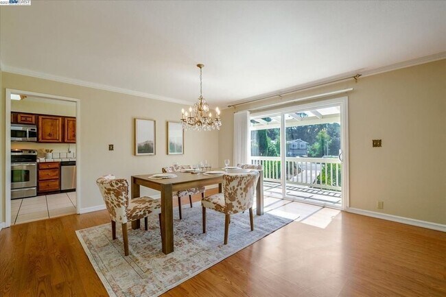 Foto del edificio - 24665 Sylvan Glen Ct