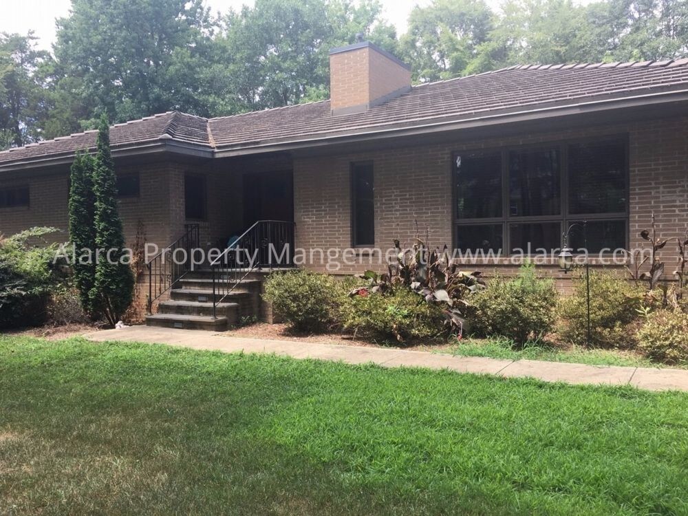 Primary Photo - 16201 Twin Cove Dr