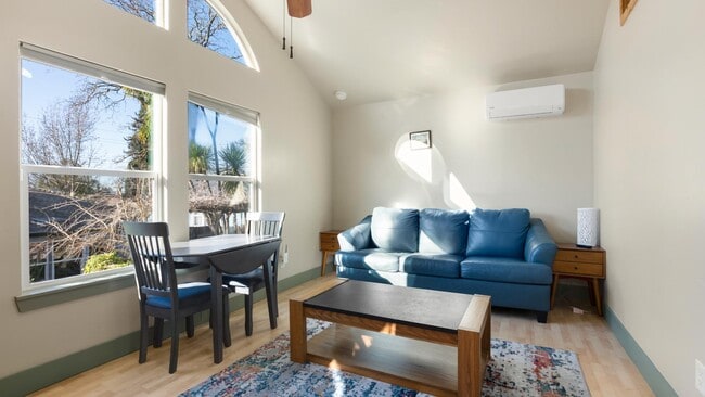 Foto del edificio - 2434 Humboldt St