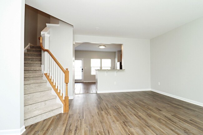 Foto del edificio - Spacious Townhome Within Walking Distance ...