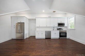 Building Photo - 42 Beechwood Ave