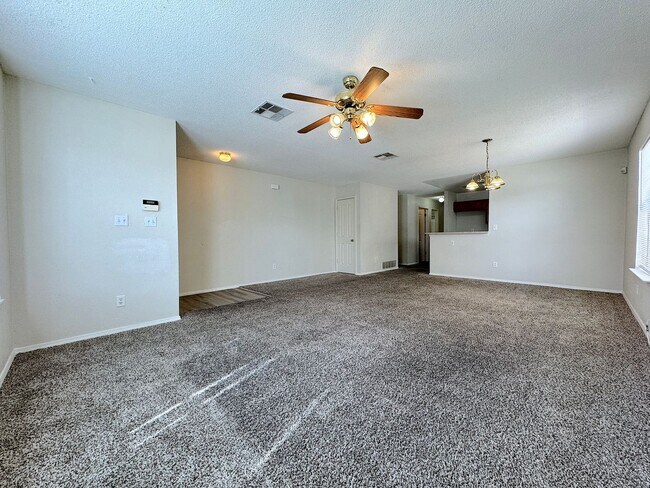 Building Photo - East El Paso 3 bed