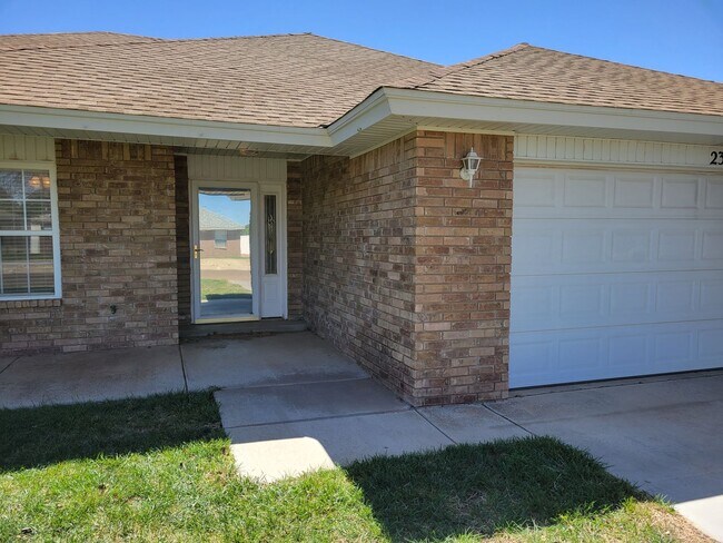 Foto del edificio - SPECTACULAR HOME ON CORNER LOT