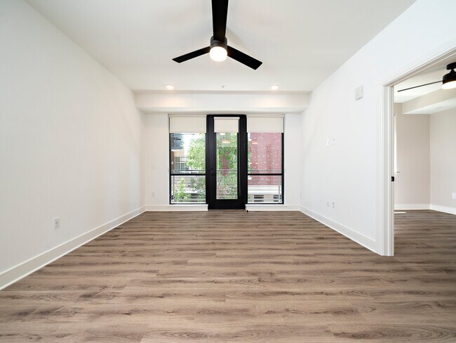 Foto del edificio - Room in Condo on W Peace St