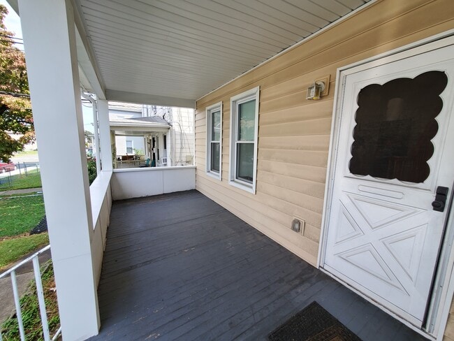 Building Photo - 22 Demarest Ave