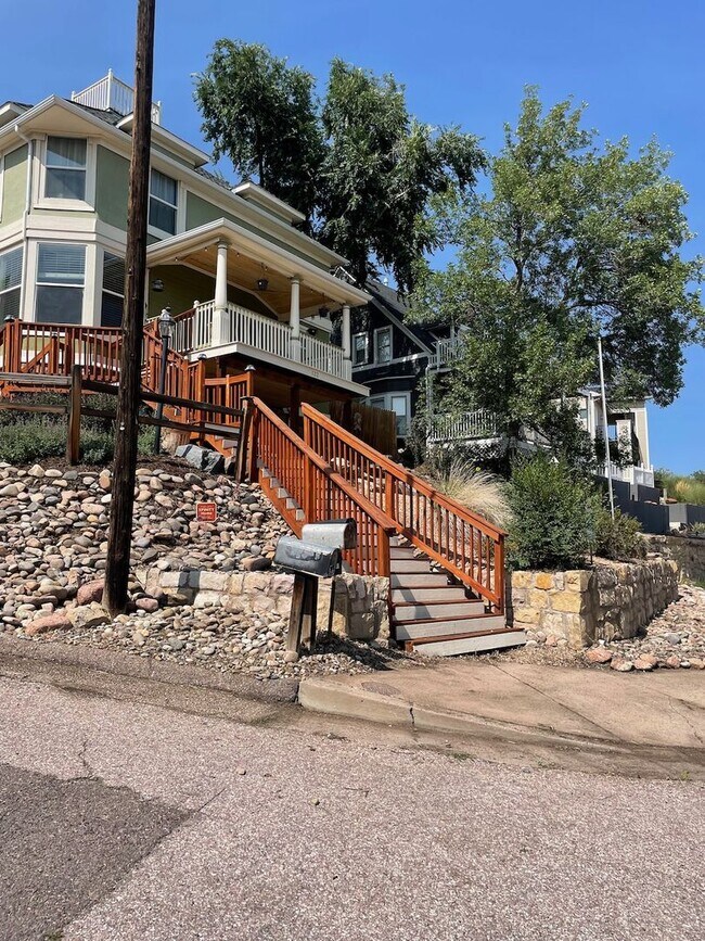 Building Photo - BEAUTIFUL 4 Bedroom West Side Victorian