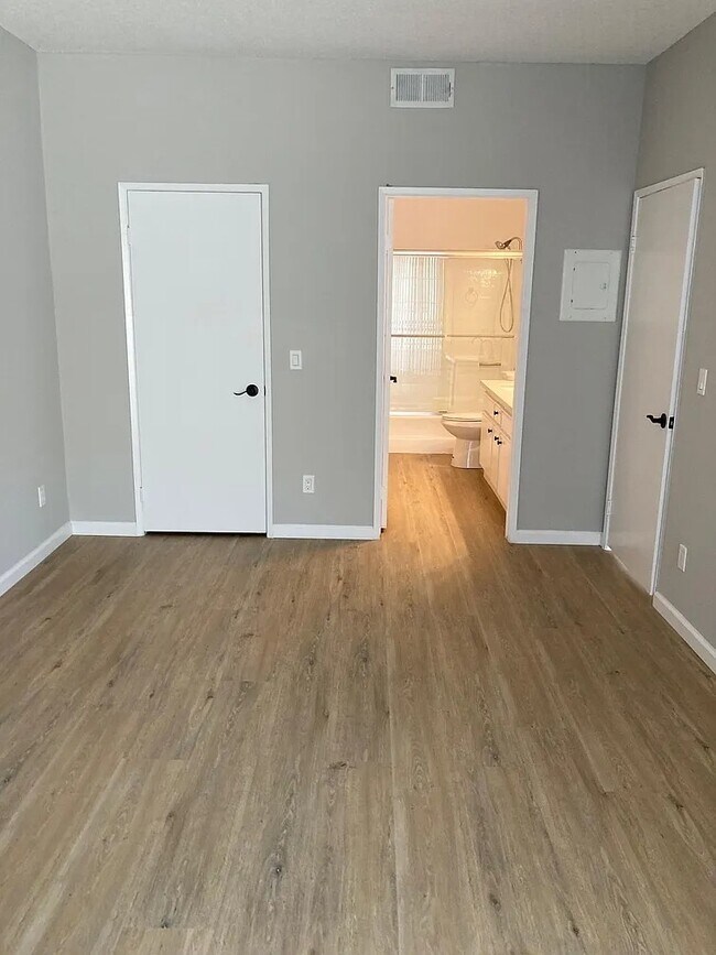 Foto del edificio - 4320 S Centinela Avenue