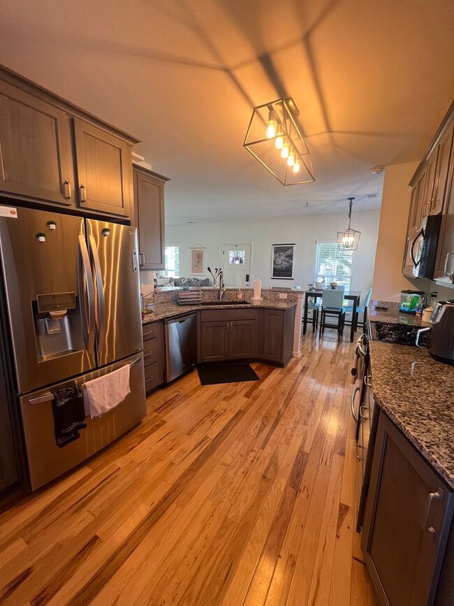Building Photo - 4 Bedroom with Office Space Near Tulane/Lo...