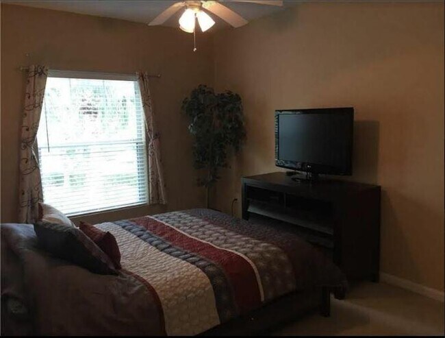 Building Photo - 5080 Fairways Cir