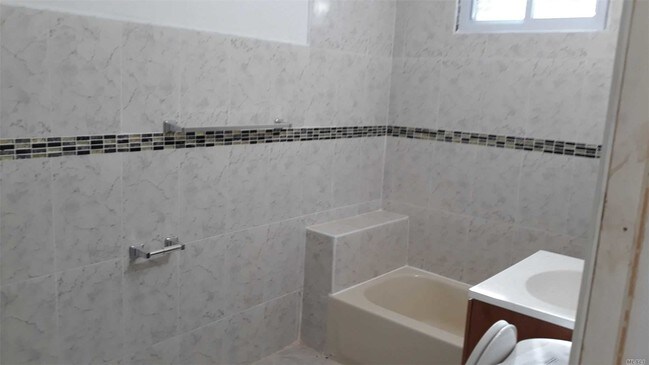 Foto del edificio - 81-33 164th Pl