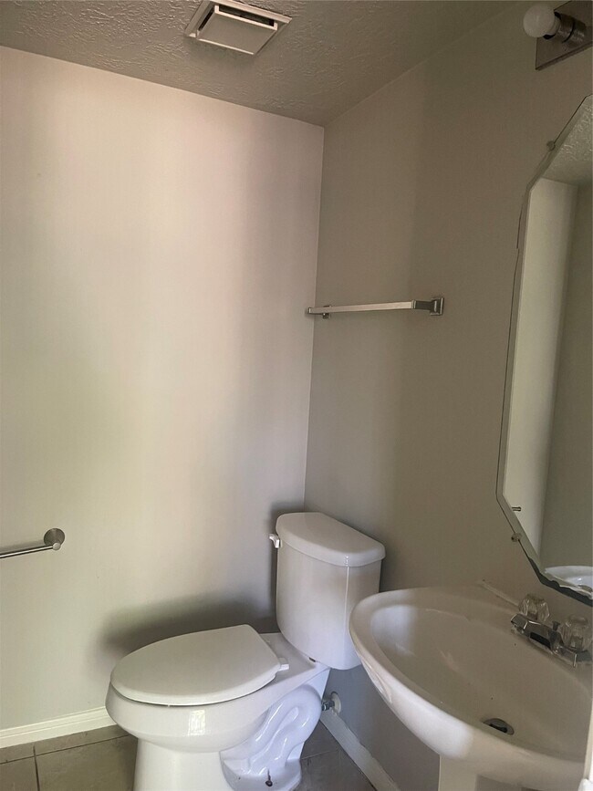 Building Photo - 3607 Nutwood Ln