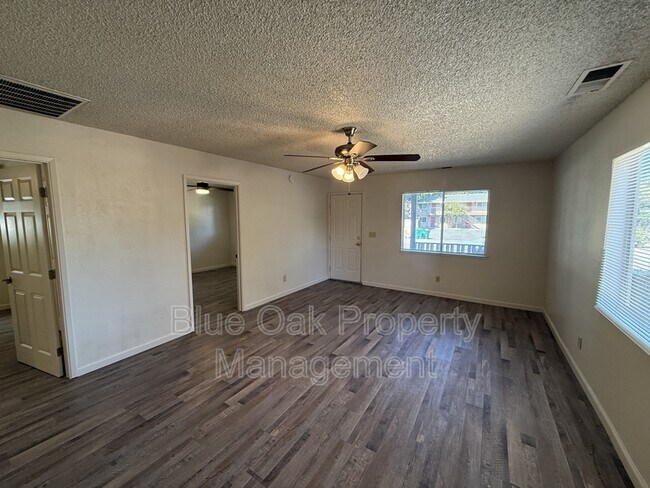 Foto del edificio - 438 Ash St