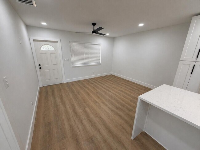 Foto del edificio - 1077 NE 34th St