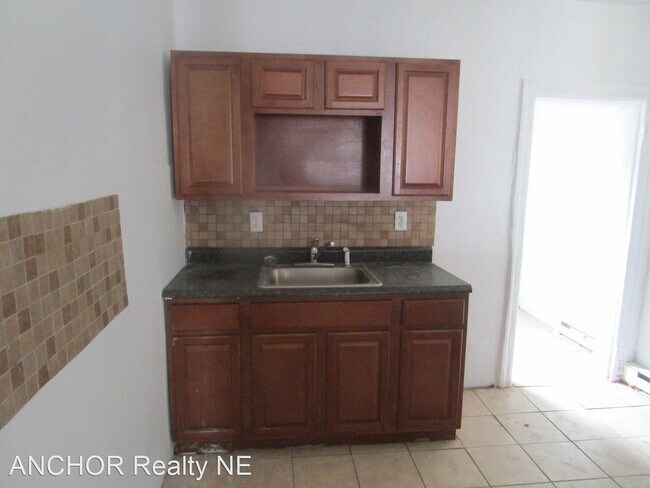 Building Photo - 3 br, 1 bath House - 6526 Regent St