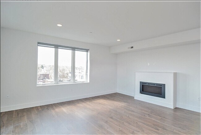 Building Photo - 26 Hichborn St