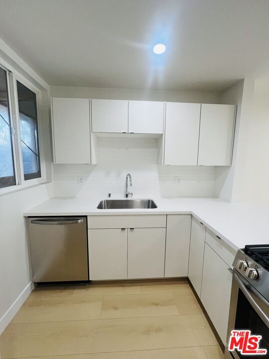 Foto del edificio - 11635 Mayfield Ave