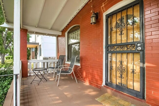 Building Photo - Charming 3-Bedroom Bungalow with Oversized...