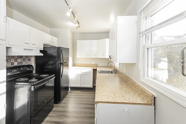 Foto del edificio - 2700 Powell Dr