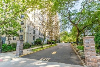 Building Photo - 201 St Pauls Ave