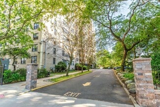 Building Photo - 201 St Pauls Ave