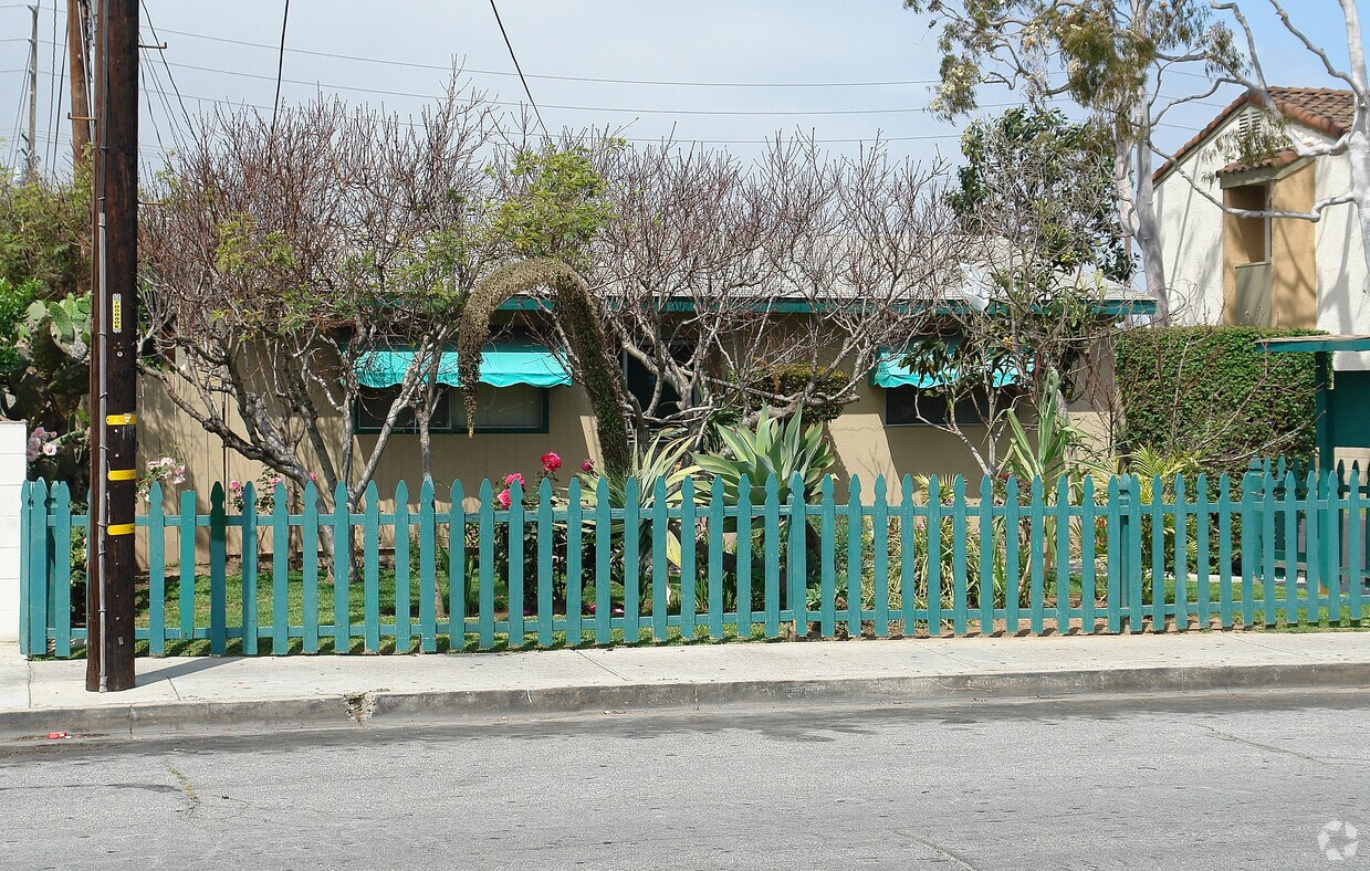Building Photo - 1975 Wallace Ave