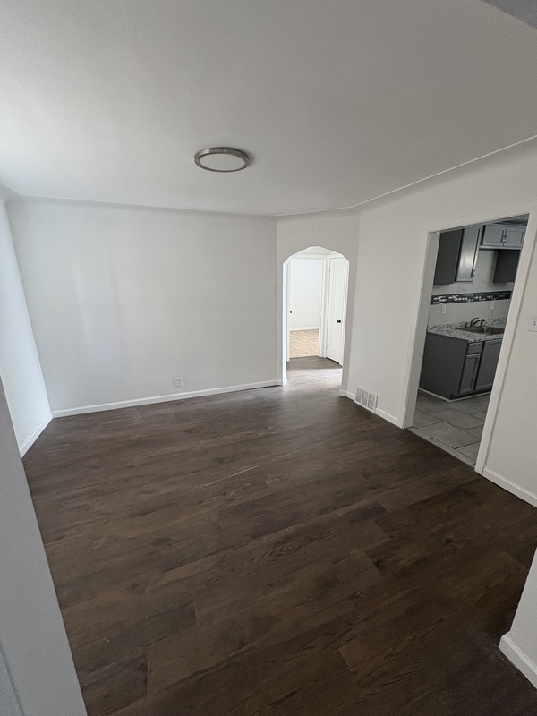 Building Photo - 15710 Biltmore St