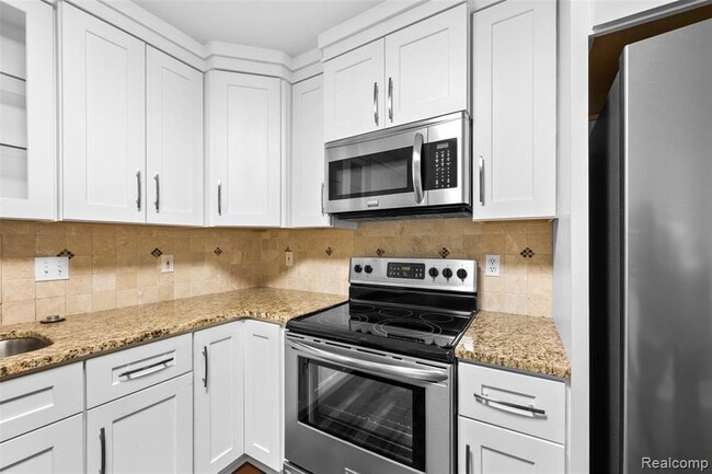 Building Photo - 4911 Oak Hill Dr