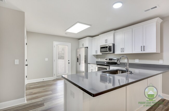 Building Photo - 109 Lyman Lodge Rd
