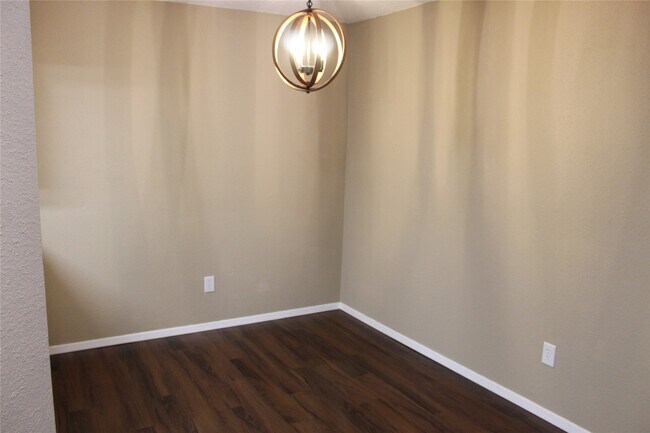 Building Photo - 2011 Spenwick Dr