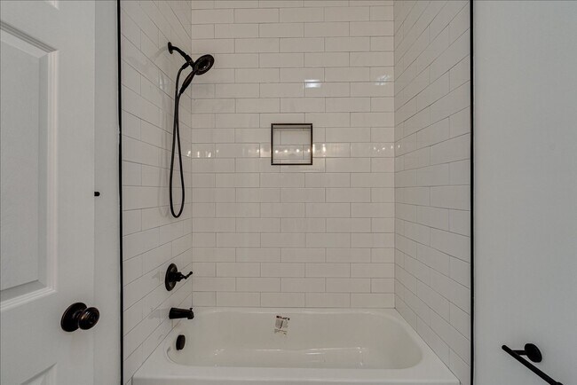 Foto del edificio - Brand New 3BR/2BA Home for Rent – Modern C...