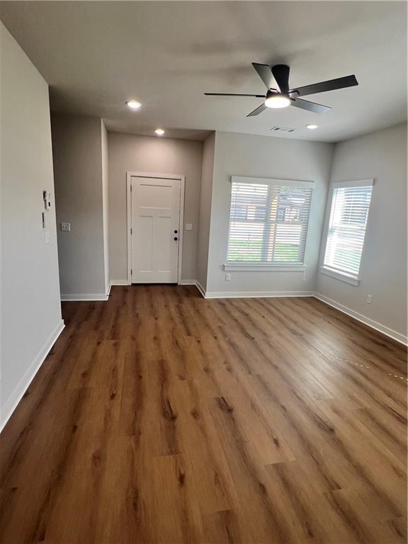 Foto del edificio - 620 Cosmos St