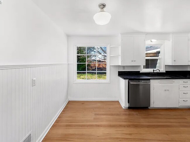 Foto del edificio - 5825 SW Lombard Ave